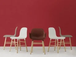 Form Armchair stoel eiken rood