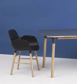 Form Armchair stoel eiken grijs