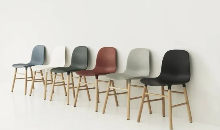 Form Chair eiken stoel grijs