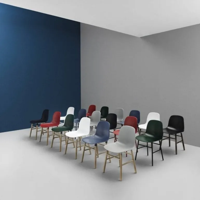 Form Chair eiken stoel wit