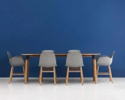 Form Chair walnoot stoel grijs
