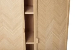 Houten kast met deuren